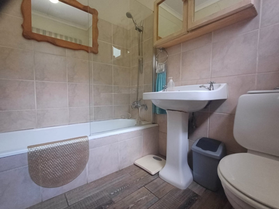 5 Bedroom Property for Sale in Wilkoppies North West